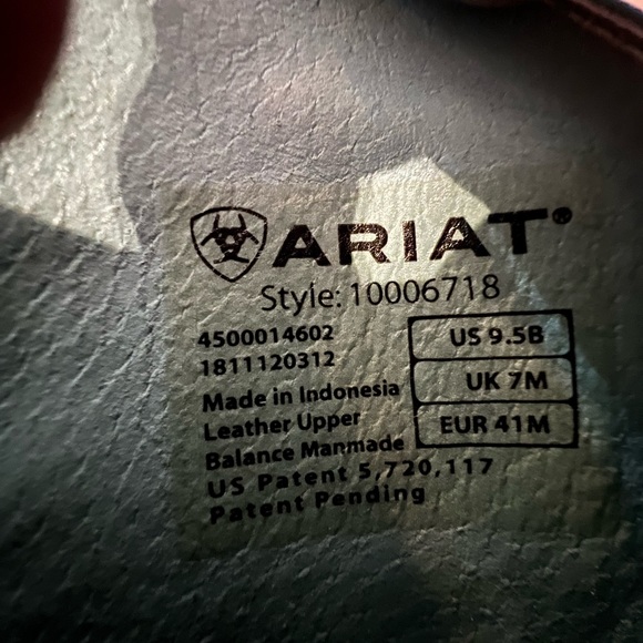 ARIAT Women’s size 9.5 boots Like new - Picture 2 of 6